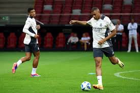 ng.com：伊朗为黎真主党前领导人纳斯鲁拉举行纪念活动.